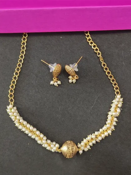 Minimal Beads Necklace