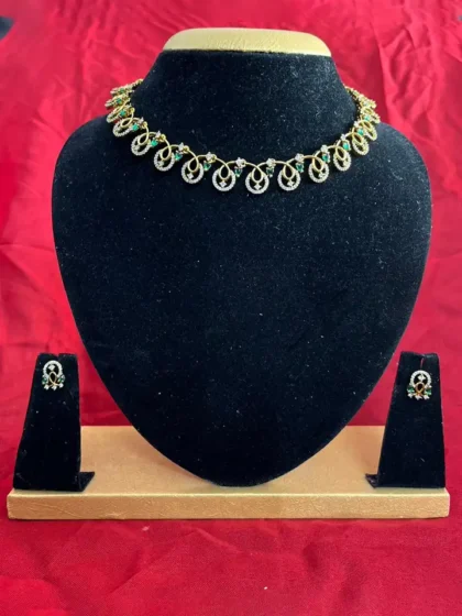 Trendy swirl Necklace set