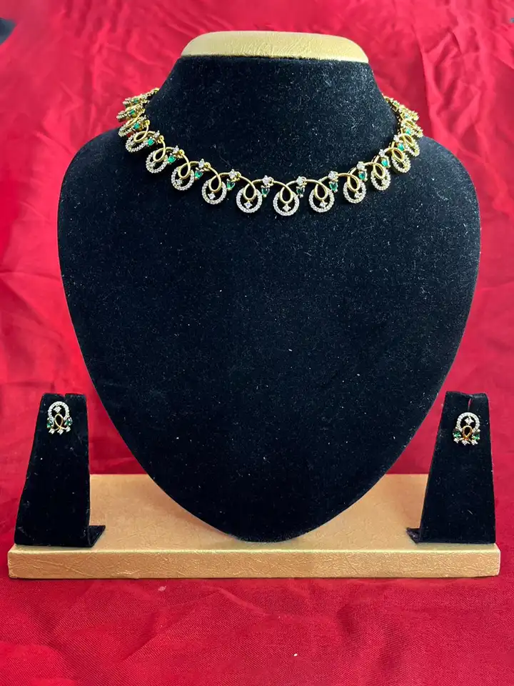 Trendy swirl Necklace set