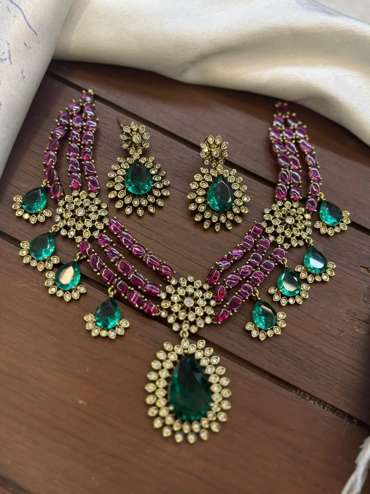 Emerald and Ruby 3-Layer Luxury Necklace Set with ear rings Emerald and Ruby 3-Layer Luxury Necklace Set with ear rings