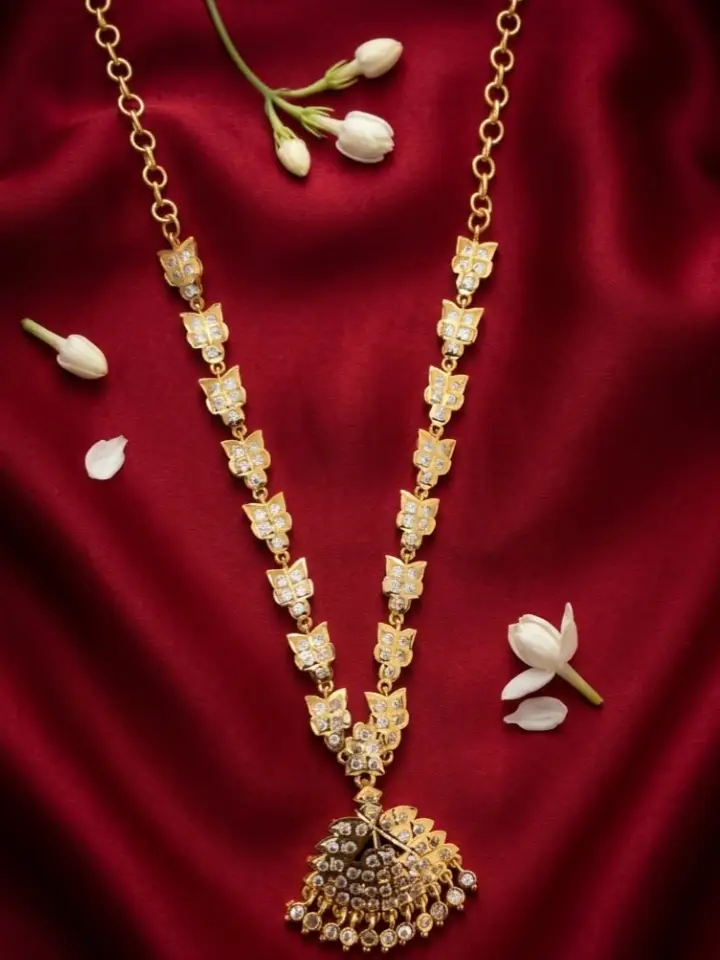 Classic Heritage Jewelry necklace and earring