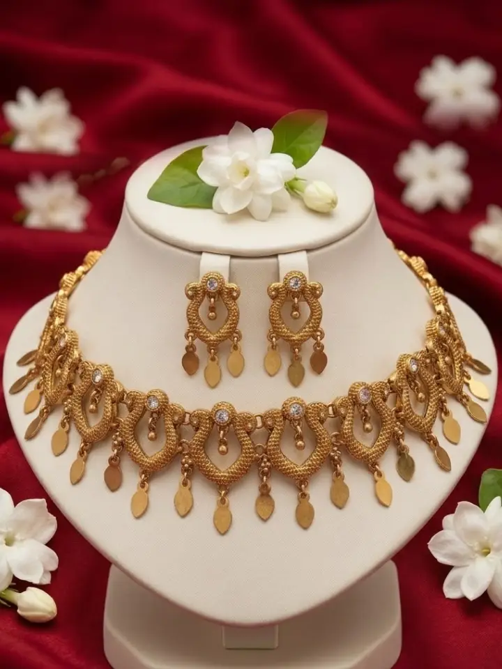 Trending Gold Elakkathali Necklace Design